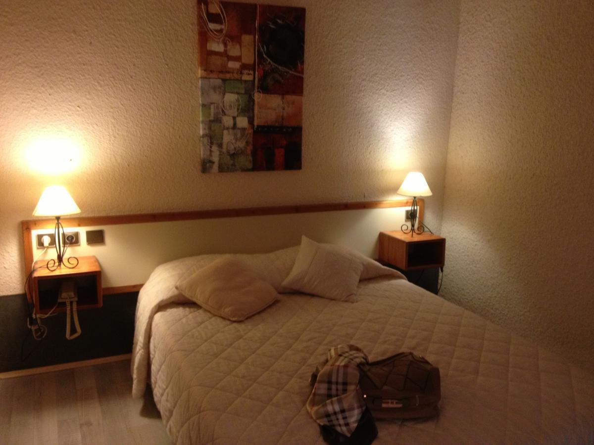 Hotel Cartusia Sarcenas Habitación foto