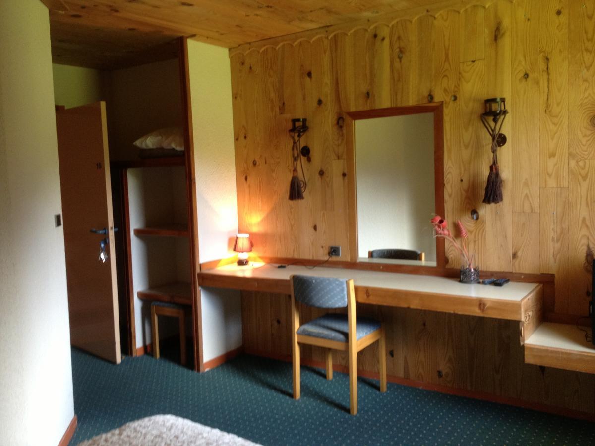 Hotel Cartusia Sarcenas Habitación foto
